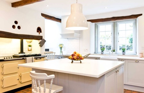 Ashford-in-the-Water Casa | Traditional 5 bedroom stone built farmhouse, near Monsal Trail and Bakewell.