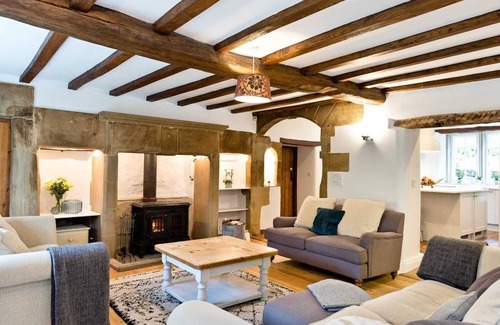 Ashford-in-the-Water Casa | Traditional 5 bedroom stone built farmhouse, near Monsal Trail and Bakewell.