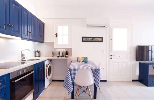 Ampelas Apartamento | Traditional beach front apartment