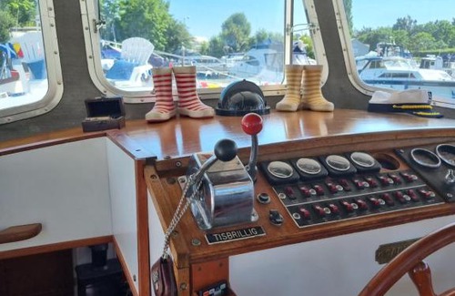 Runnymede Alquiler De Eote | Traditional boat