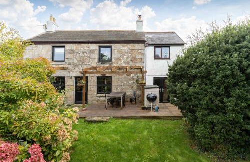 Saint Erth Praze Casa | Traditional Cornish Cottage in the Countryside.