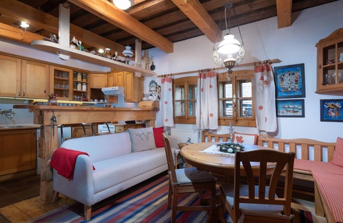 Nizna Boca Cabaña | Traditional cozy cottage in Tatras w/firepit, super close to great hiking trails