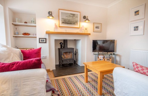 Golspie Cabaña | Traditional Highland semi-detached old stone cottage