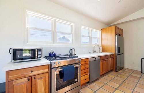 Central Malibu Casa | Traditional Home with modern furnishes in the coveted Point Dume neighborhood