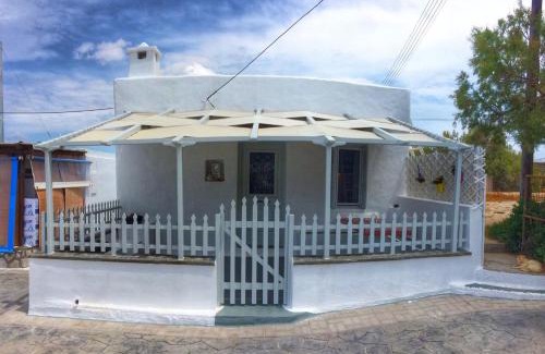 Mandrakia Casa | Traditional House by the Sea