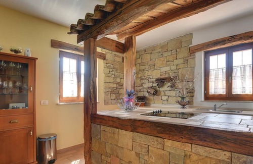 Pazin Casa | Villa tradicional de Istria con piscina privada, cama elástica