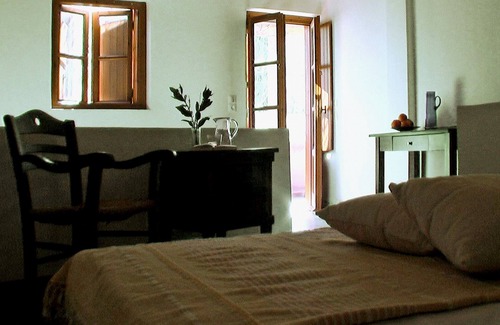 Faistos Cabaña | TRADITIONAL LOFT STYLE STONE HOUSE WITH CARACTER