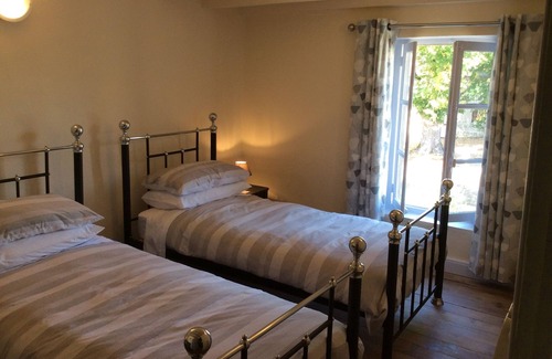 Saint-Domet Cabaña | Traditional luxury cottage, peace and quite, fantastic night skies.