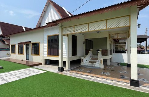 Kampung Bukit Katil Casa | Traditional Melaka Homestay with Private Pool