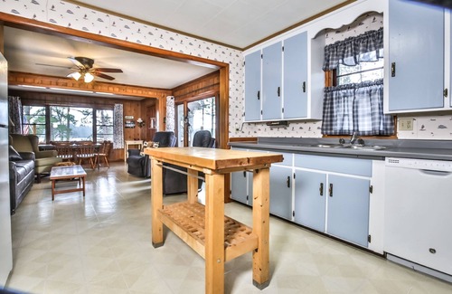 St Germain Casa | Traditional Northwoods Cabin on Little Saint Germain Lake.