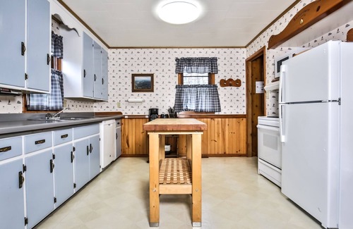 St Germain Casa | Traditional Northwoods Cabin on Little Saint Germain Lake.