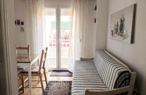 Grevena Apartamento | Traditional penthouse with mountain view