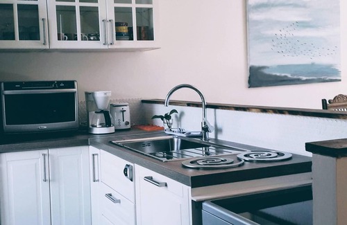 Ambon Casa | Traditional Penty 200m from Betahon beach - Equipped for telecommuting