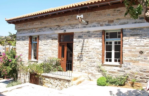 Marmari Villa | Traditional renovated stone house - 5 min from the beach!