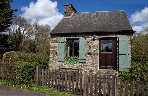 La Bazoque Cabaña | Traditional Stone Gîte, Set In Wooded Valley, No Neighbours, Beach 30min