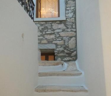 Aperathos Casa | Traditional stone house with panoramic mountain view