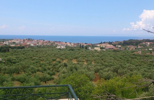 Lefktro Villa | Tradicional Villa de piedra con vista En El Mar