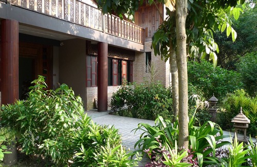 Lat Krabang Villa | Traditional Thai Wood House based Modern Villa Resort w/ Garden