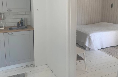Ekero Cabina | Traditionell Svensk Stuga på Sjötomt - med Roddbåt