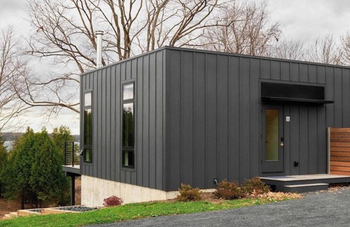 North Hero Casa | Tradstuga: tree cottage