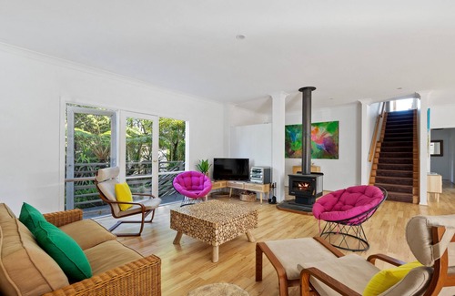 Rhyll Casa | Trafalgar Retreat, great views, spacious, boat parking, walk to Rhyll beach