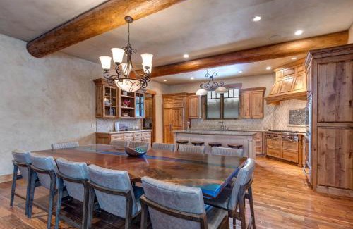 Oakley Casa | Trail Creek Canyon Ranch 1055 by Moose Management