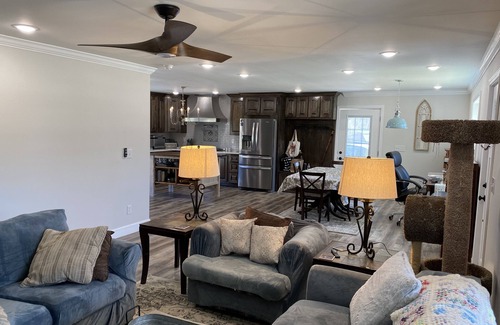 Harriman Casa | Trailer and pet-friendly! Hot tub! Minutes to Windrock and Frozen Head!