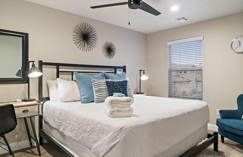 Sienna Hills Casa | Trailhead - PRIVATE HOME/HOT TUB - FULLY LOADED!!!