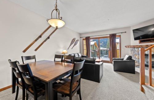 Sun Peaks Casa | Trails Edge #17 By Bear Country