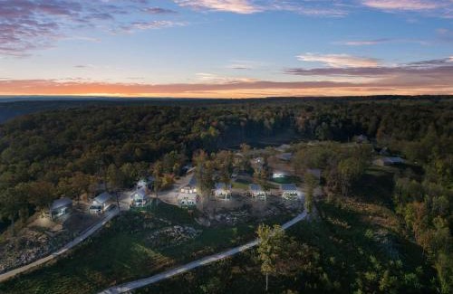 Bryant Casa | Trails End Cabin with a hot tub fire pit & indoor pool