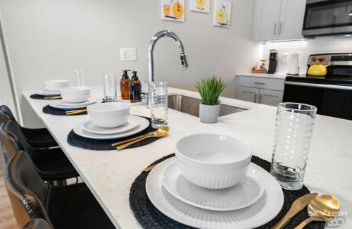 Rogers Apartamento | Trails End Here, Pool, King Beds, Gym, Lux Apt