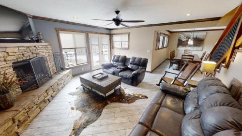Red River Casa | Trails End - Hot Tub - WiFi - Fireplace - Washer -Dryer - Fenced In Backyard