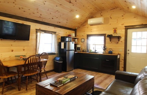 Norway Cabina | Trailside cabin w/ sauna, minutes to town & lake, skiing nearby. Pet Friendly!
