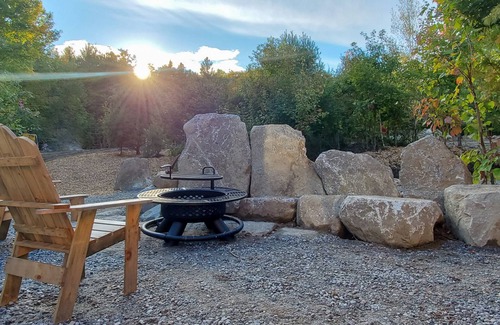 Dorchester Apartamento | Trailside Stays - Tiny House in the Woods-Escape to Nature. Cardinal