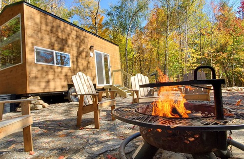Dorchester Apartamento | Trailside Stays - Tiny House in the Woods-Escape to Nature. Cardinal