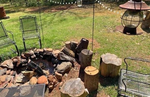 Travelers Rest Cabina | Trailside Tiny Home Cozy Cabin Retreat