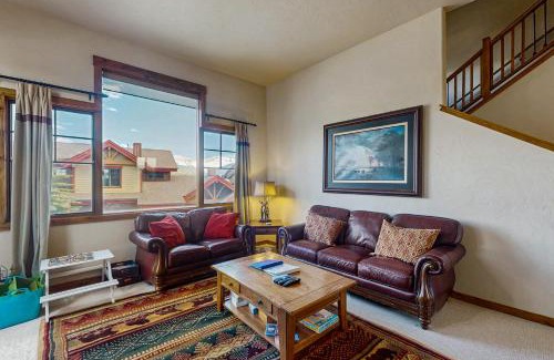 Bear Crossing Casa | Trailside Tranquility