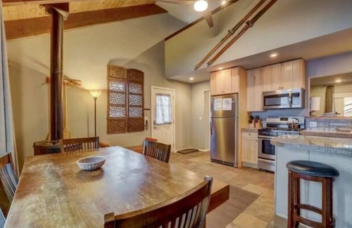 Tahoe Village Casa | Tramway Sierra Summit near Heavenly / Dogs OK / New Heating and AC