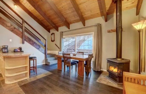Tahoe Village Casa | Tramway Sierra Summit near Heavenly / Dogs OK / New Heating and AC