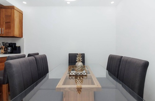 Punal Apartamento | Tranquility Meets Elegance w/ Private Hot Tub