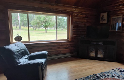 Libby Cabina | Tranquil 1-bedroom in Libby