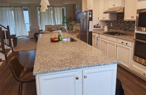 Laurel Casa | Tranquil 1-Bedroom Oasis + Private Spa Bathroom