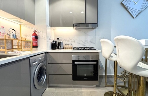 Nad Al Sheba Apartamento | Tranquil 1BR Escape With Pool View in Meydan