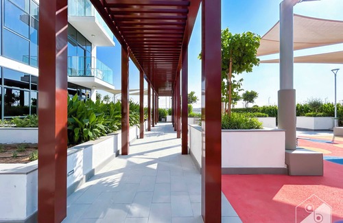 Nad Al Sheba Apartamento | Tranquil 1BR Escape With Pool View in Meydan