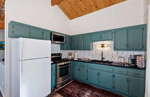 Upper Moonridge Casa | Tranquil 2-bedroom house with Peakaboo views of lake and slope in Big Bear