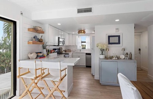Central Beach Condominio | Tranquil 2-bedroom oceanfront condo with in Vero Beach