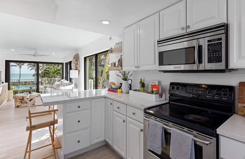 Central Beach Condominio | Tranquil 2-bedroom oceanfront condo with in Vero Beach