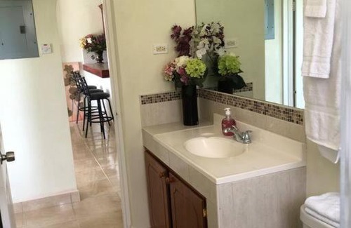 Woodbourne Apartamento | Tranquil 2-bedroom rental in beautiful Barbados
