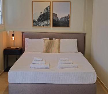Petralona Apartamento | Tranquil 2BR Penthouse Petralona