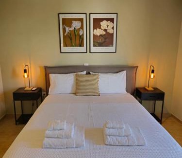 Petralona Apartamento | Tranquil 2BR Penthouse Petralona